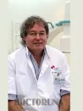 Dr. Henk Van